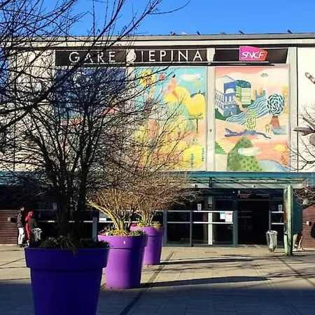 Spacieux - Face A La Gare Et Centre-ville *