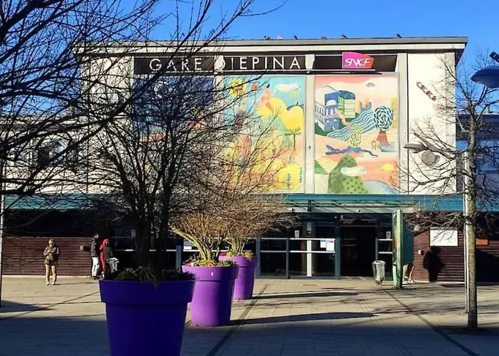 Spacieux - Face A La Gare Et Centre-ville *